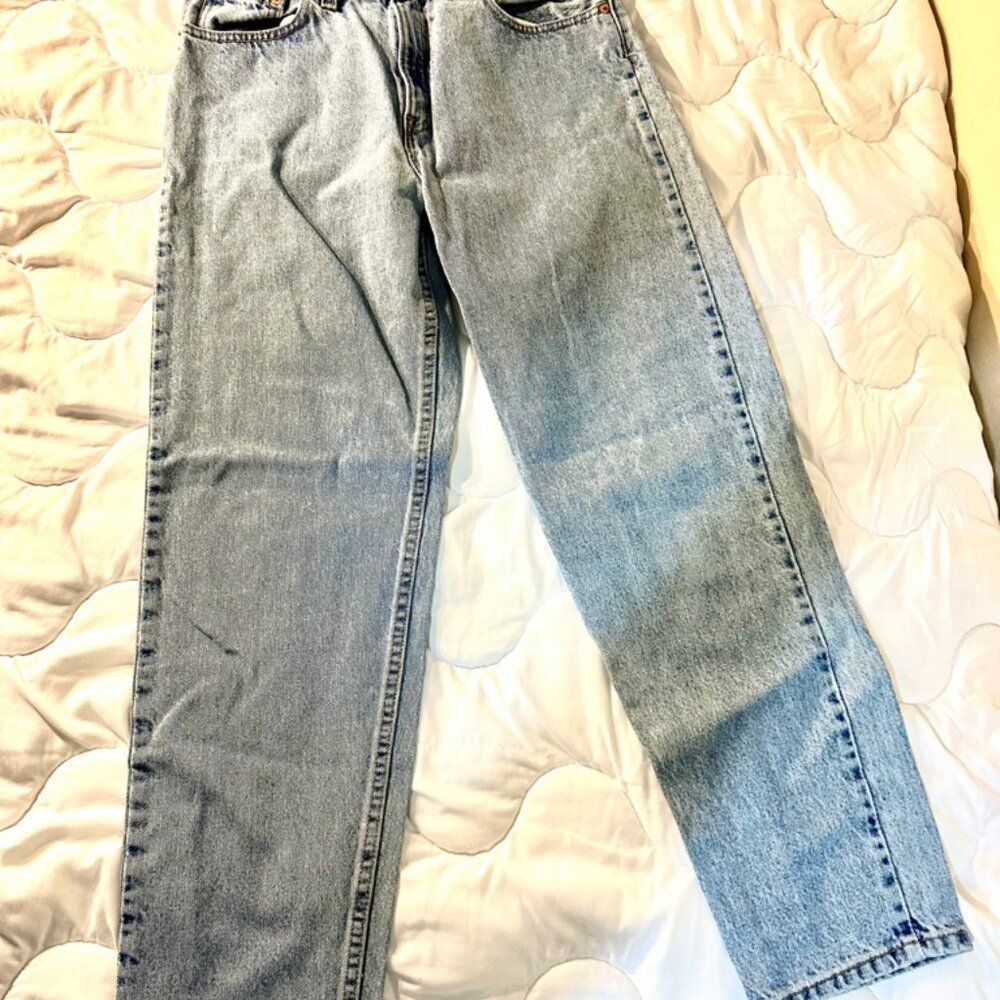 Levi’s Vintage 560 Waist 26 inches Inseam 28 inches Loose fit Straight Leg 1991